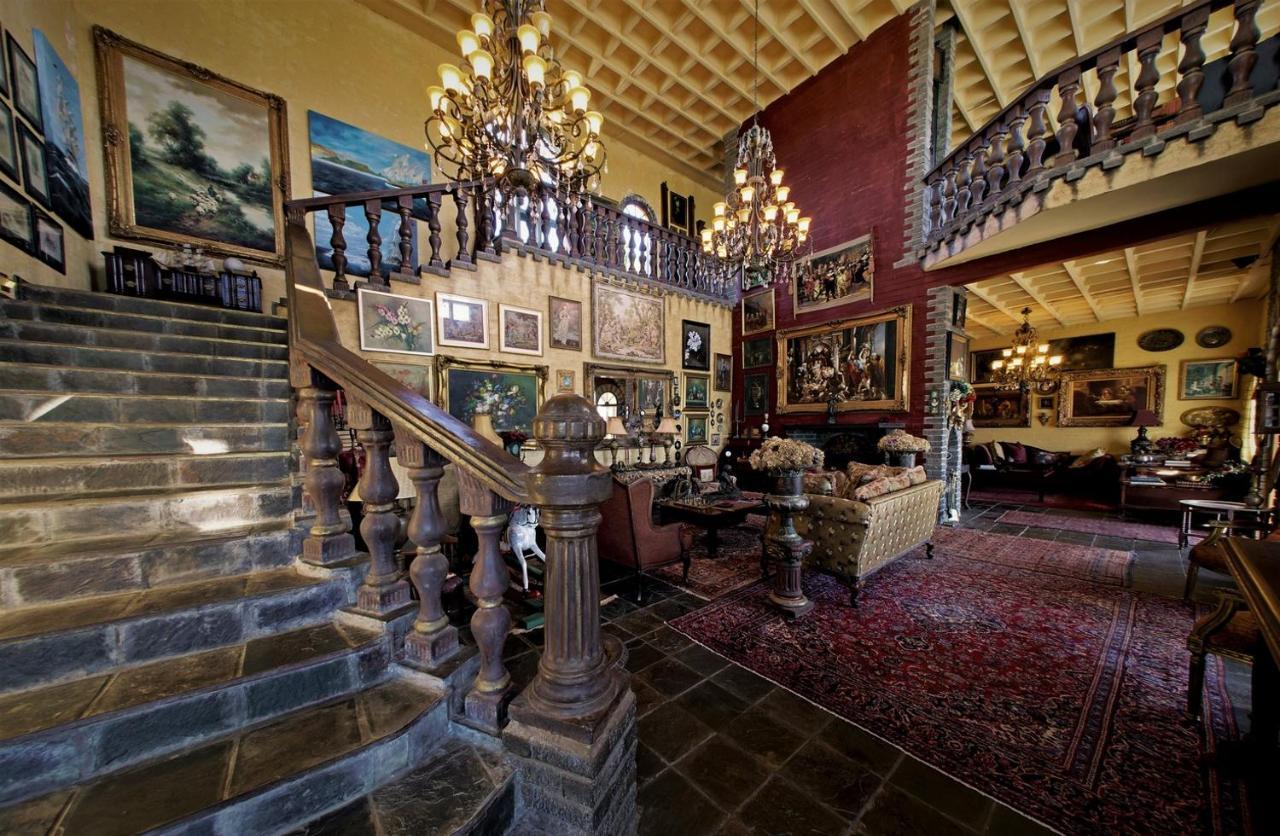 ホテル Bygracealone Manor Outeniekwa エクステリア 写真