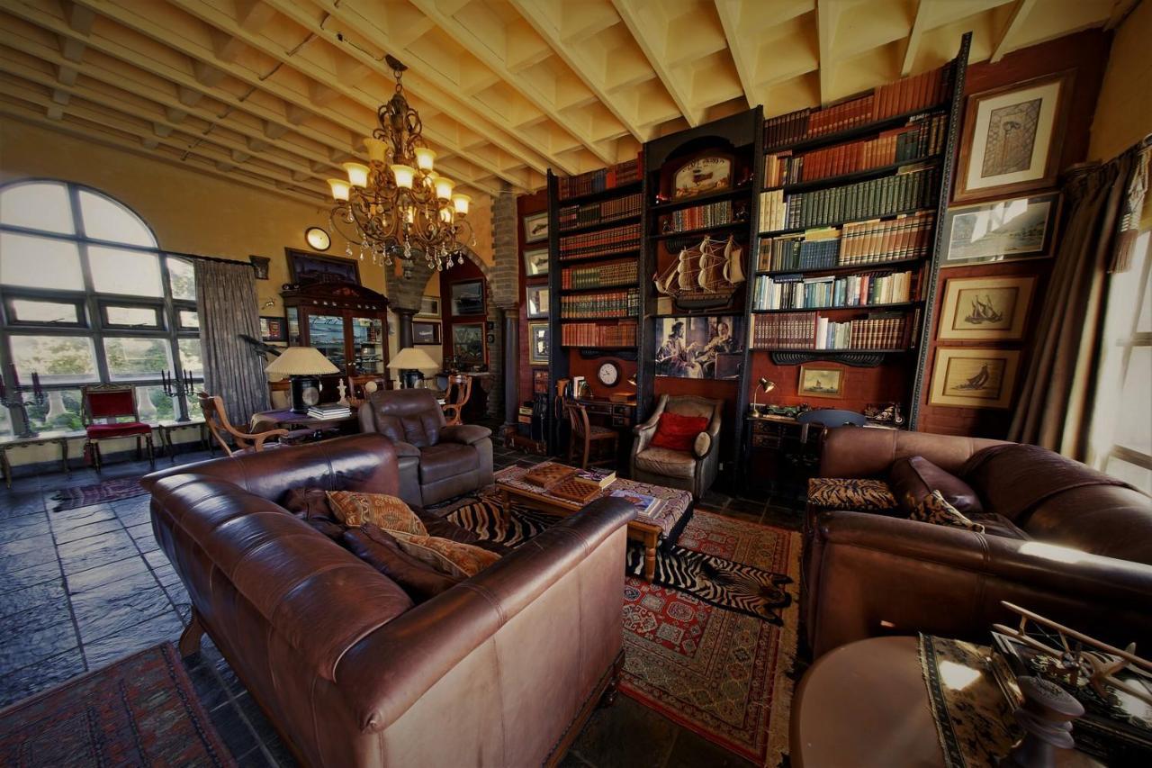 ホテル Bygracealone Manor Outeniekwa エクステリア 写真