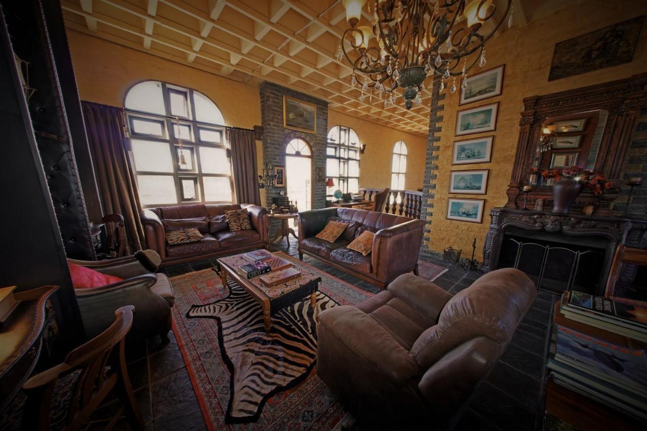 ホテル Bygracealone Manor Outeniekwa エクステリア 写真