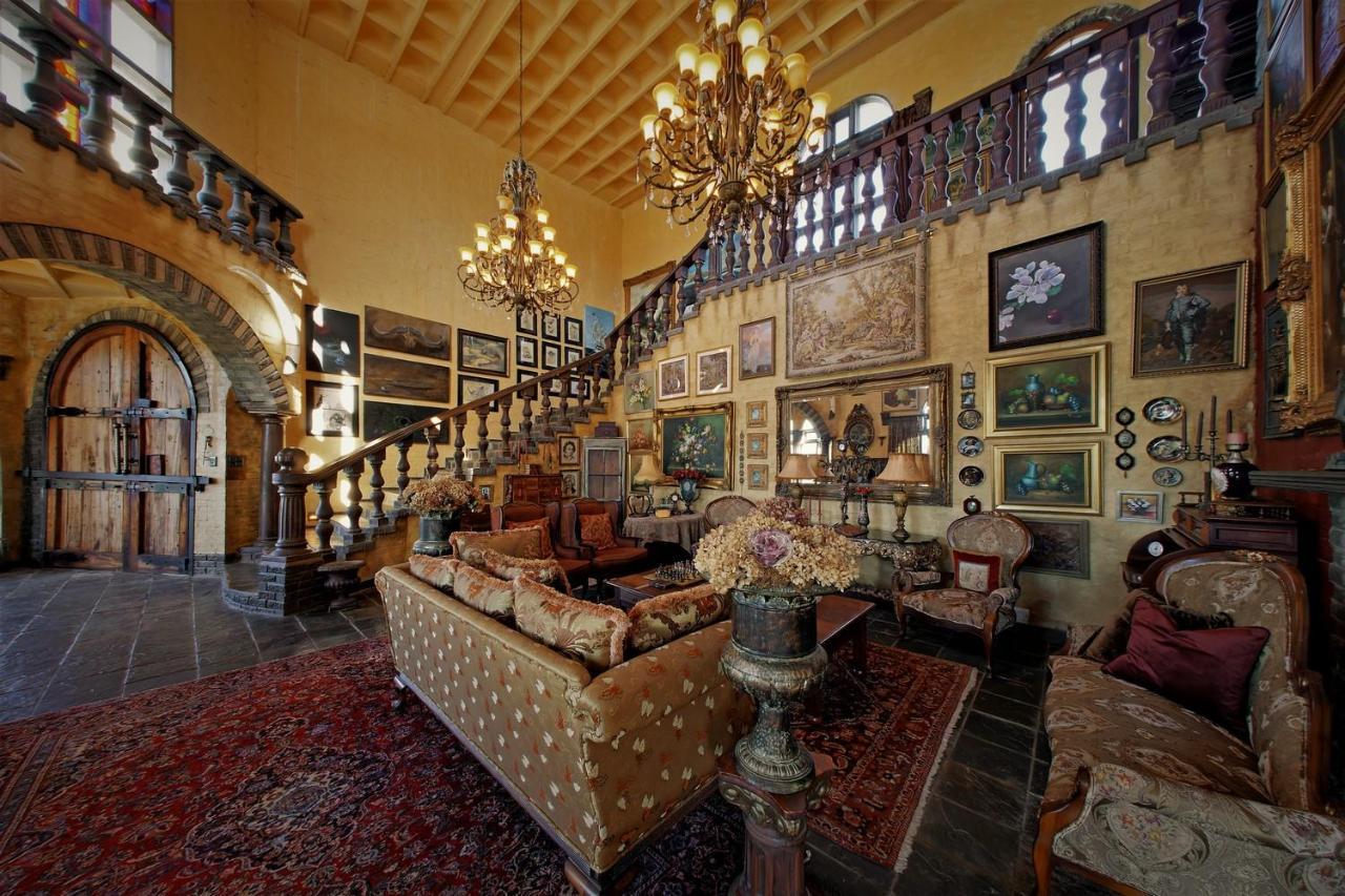 ホテル Bygracealone Manor Outeniekwa エクステリア 写真