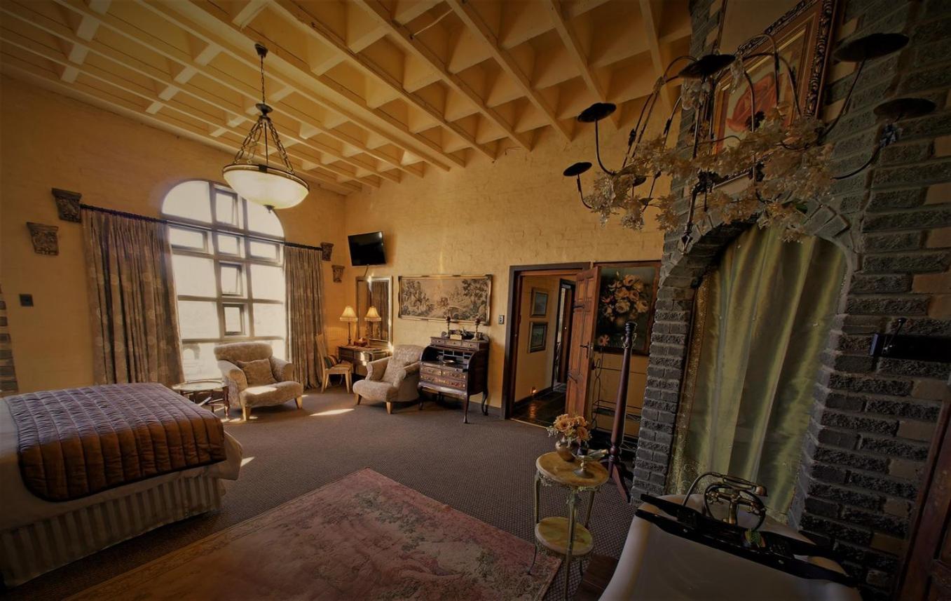 ホテル Bygracealone Manor Outeniekwa エクステリア 写真
