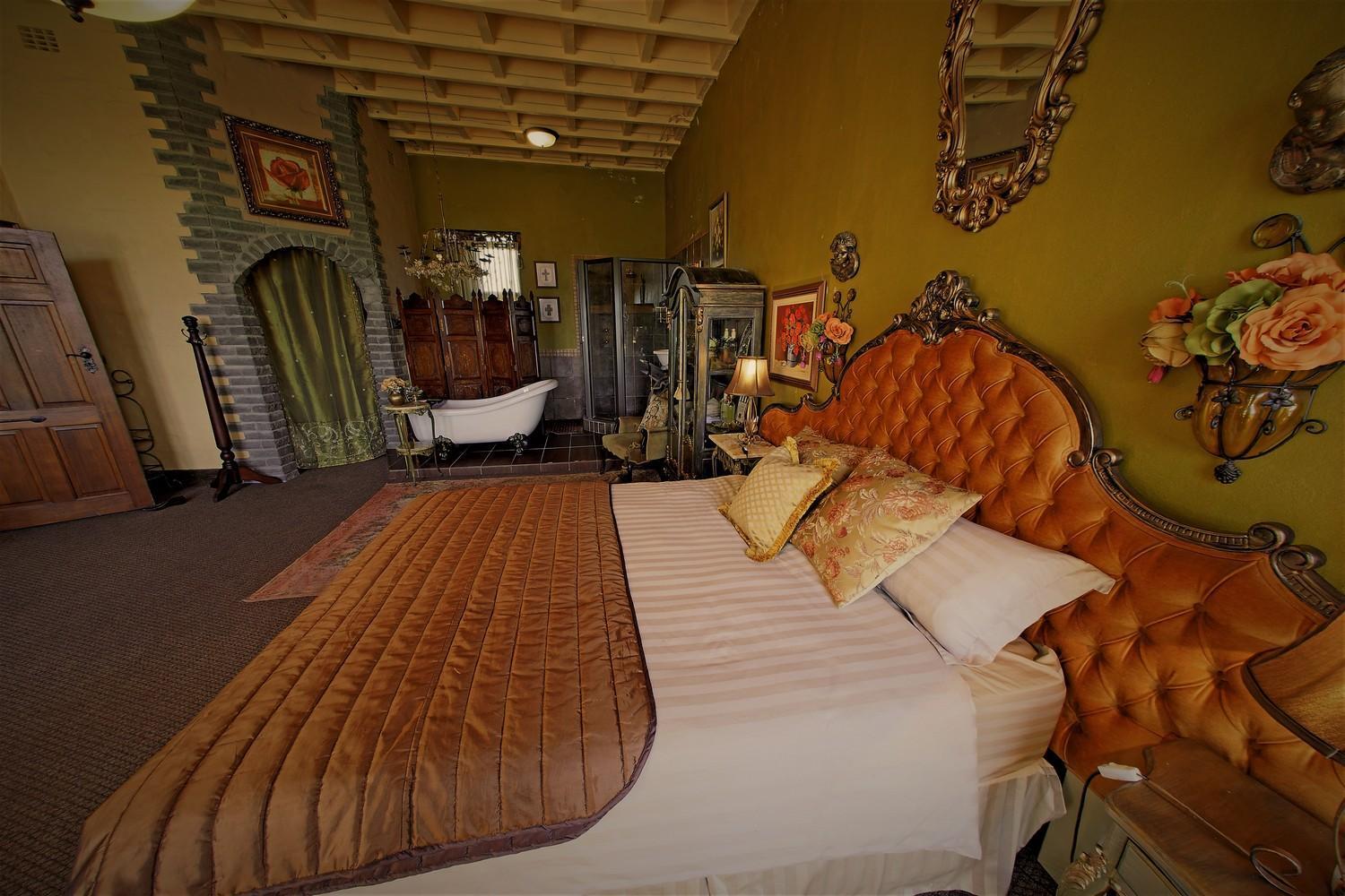 ホテル Bygracealone Manor Outeniekwa エクステリア 写真