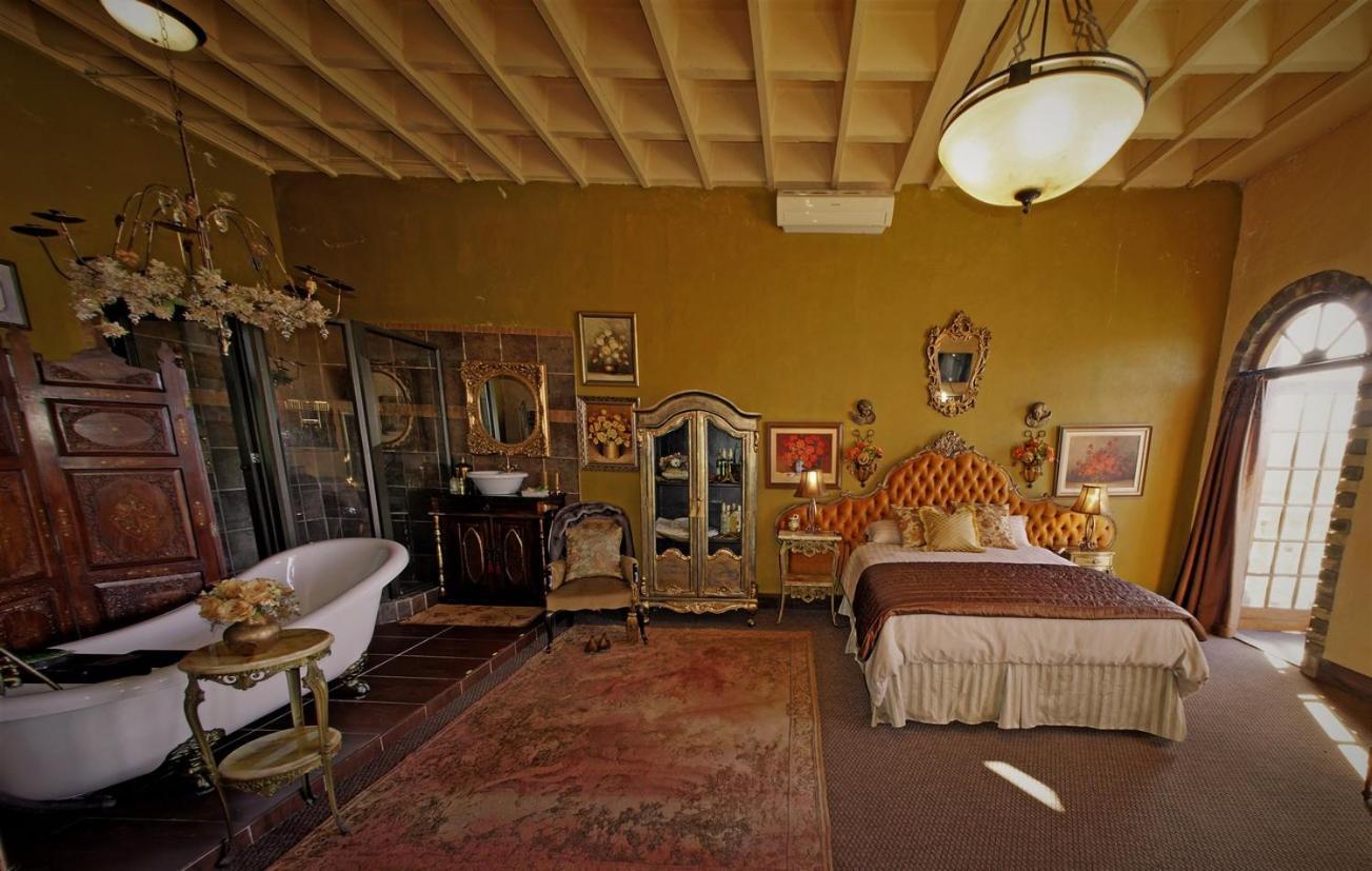 ホテル Bygracealone Manor Outeniekwa エクステリア 写真