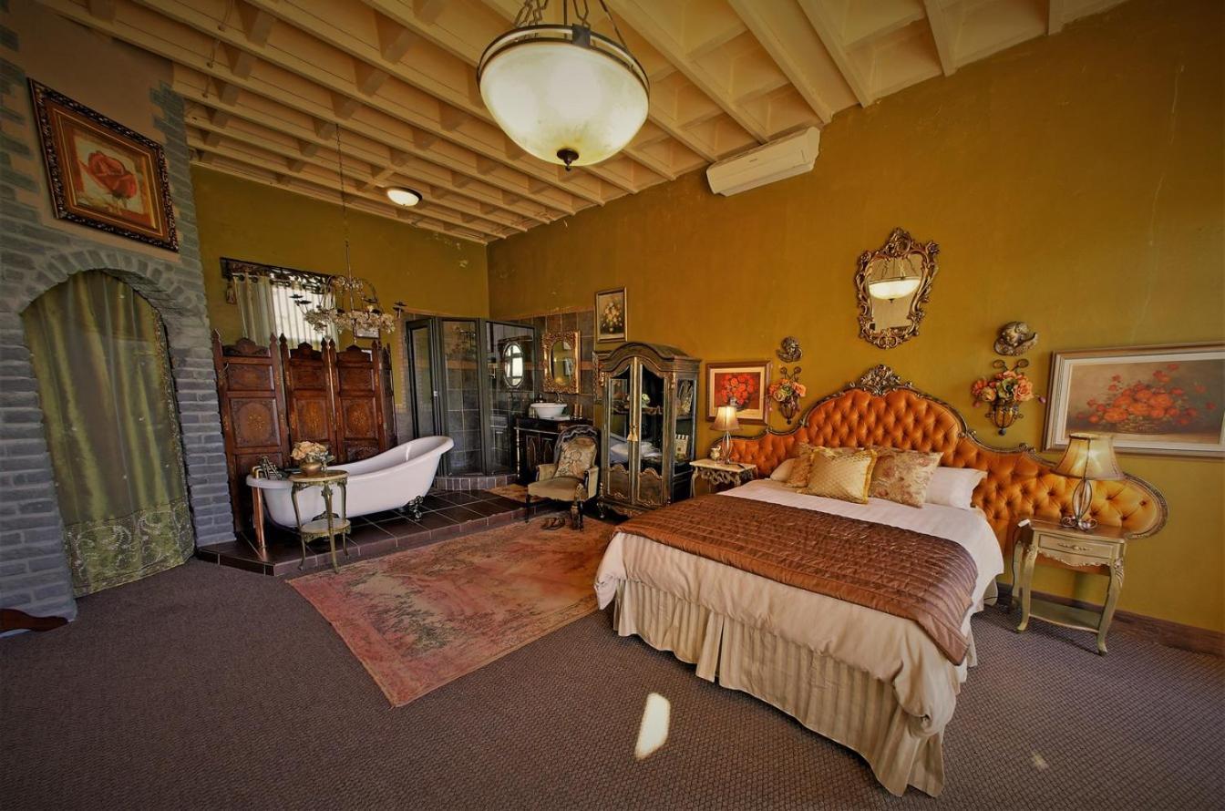 ホテル Bygracealone Manor Outeniekwa エクステリア 写真