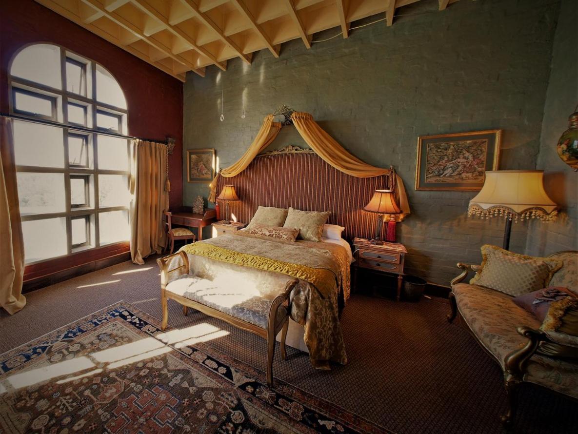 ホテル Bygracealone Manor Outeniekwa エクステリア 写真