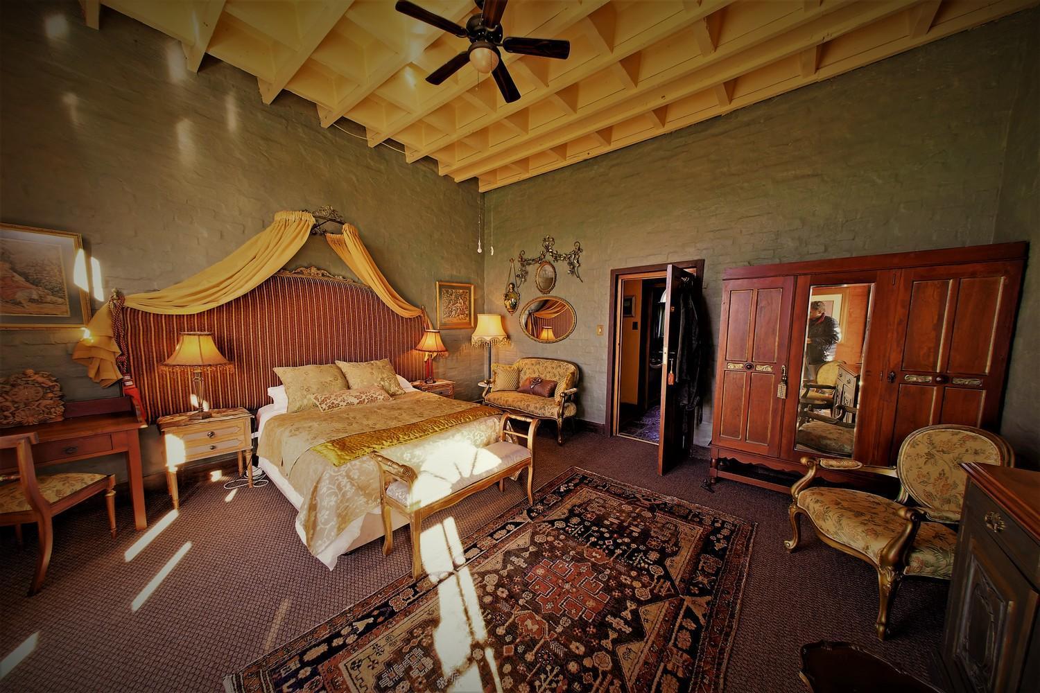 ホテル Bygracealone Manor Outeniekwa エクステリア 写真
